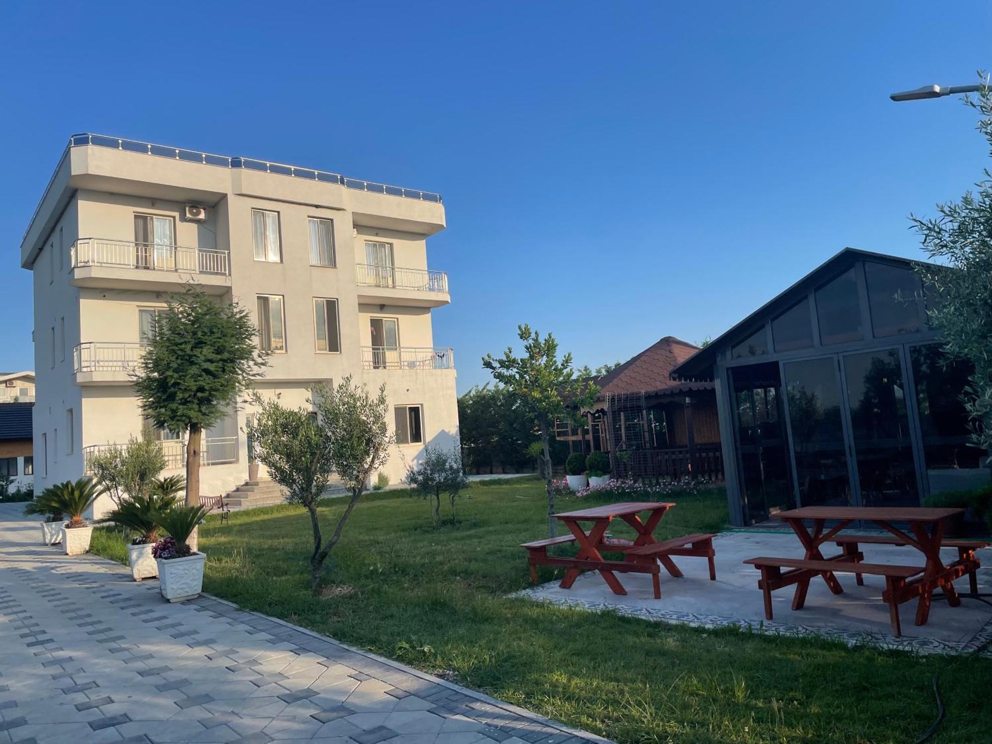 Kunevain Guest House Lezhe Exterior photo