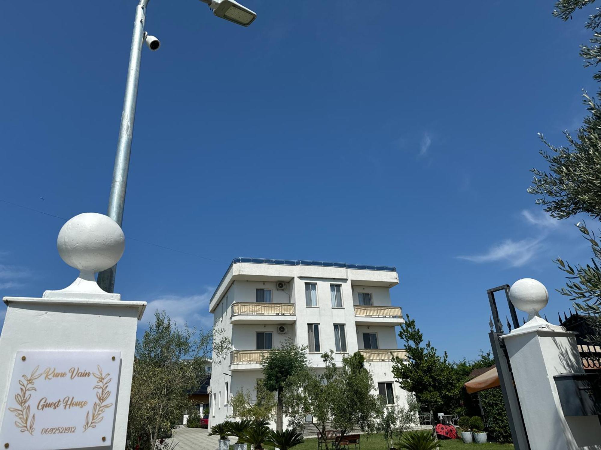 Kunevain Guest House Lezhe Exterior photo