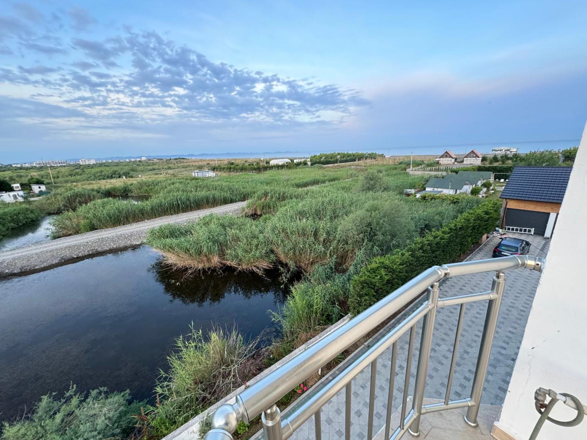 Kunevain Guest House Lezhe Exterior photo